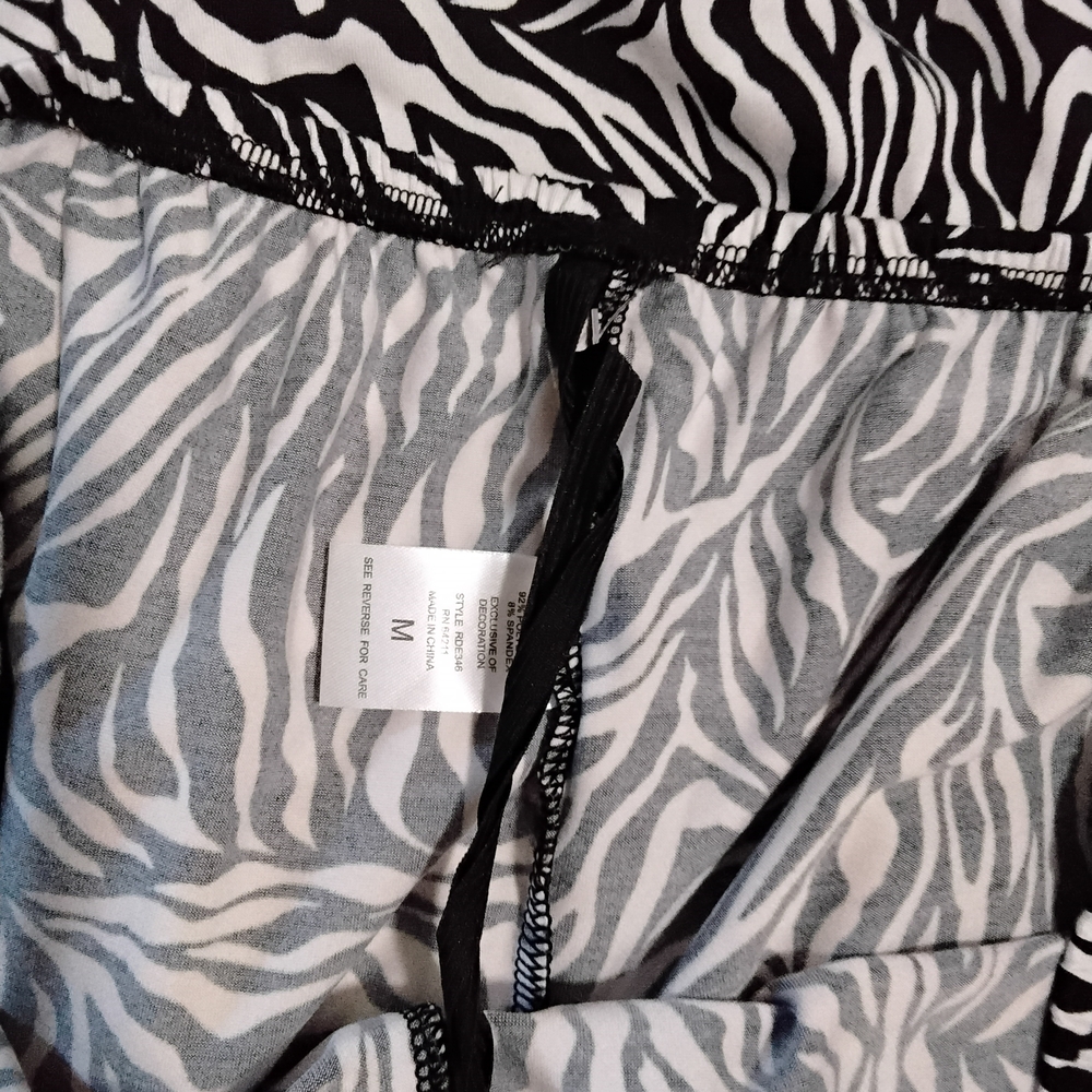 🌟7/25$ Linea Donatella Zebra Patterned Lounge Set - Picture 4 of 6
